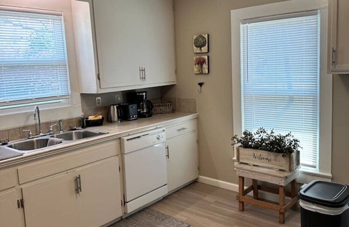 Concord Casa | Charming 2 bed home - Downtown Concord