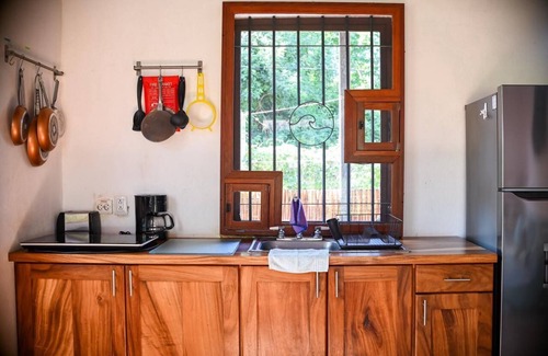 Emiliano Zapata Cabaña | Charming 2-bedroom cottage with WiFi, AC in awesome Puerto Escondido