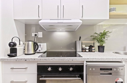 Taringa Apartamento | Charming 2-Bed Near River & City of Brisbane