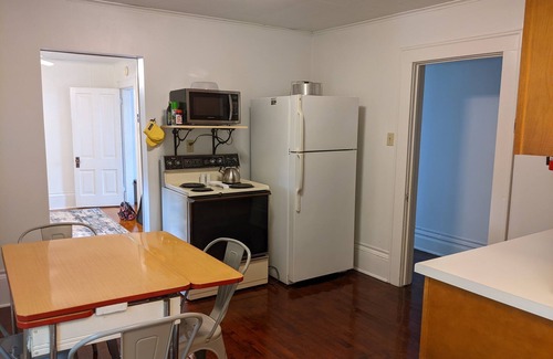 Calumet Apartamento | Charming 2 bedroom apartment in Calumet's Historic district!