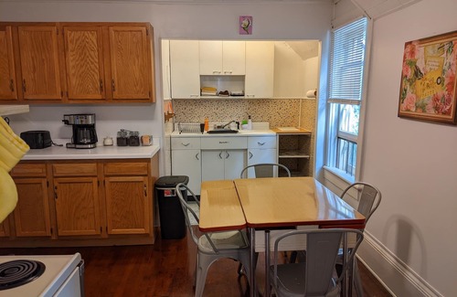 Calumet Apartamento | Charming 2 bedroom apartment in Calumet's Historic district!