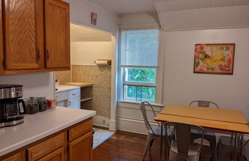 Calumet Apartamento | Charming 2 bedroom apartment in Calumet's Historic district!