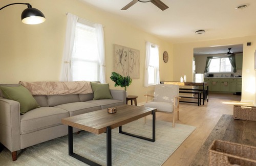 Wayne County Casa | Charming 2 bed waterfront home in quiet neighborhood w/ boat parking!