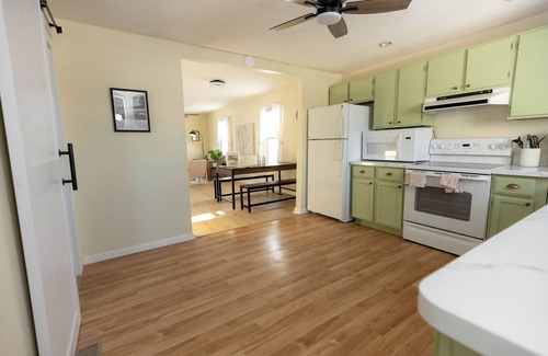 Wayne County Casa | Charming 2 bed waterfront home in quiet neighborhood w/ boat parking!