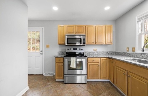 Fry's Spring Casa | Charming 2-bedroom house in lovely Charlottesville near UVA