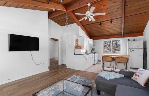 Wakefield-Peacedale Casa | Charming 2-bedroom Cottage in South Kingstown