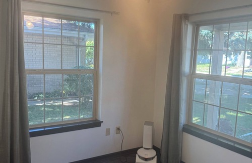 South Milwaukee Condominio | Charming 2-bedroom condo in peaceful South Milwaukee with AC