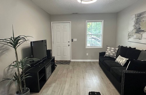 Roanoke Rapids Apartamento | Charming 2-bedroom apartment near Lake Gaston and Roanoke Rapids Lake, shopping