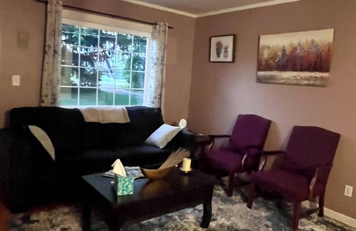 Bowling Green Casa | Charming 2-bedroom house just outside Bowling Green with optional Spa services