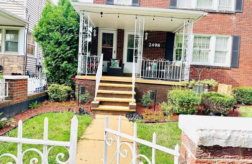 Niagara Falls Casa | Charming 2-bedroom house in enchanting Niagara Falls NY with AC, WiFi