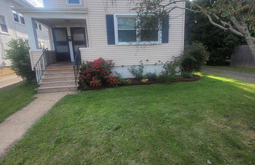 West Hartford Casa | Charming 2-bedroom townhome in wonderful West Hartford near Blue Back Square!