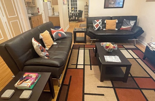 Johns Creek Casa | Charming 2-bedroom 1 bath, Livingroom, full kitchen, WiFi & AC in Alpharetta.