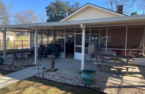 Ventress Casa | Charming 2-bedroom, 2.5 bathroom house in gorgeous Ventress, LA.