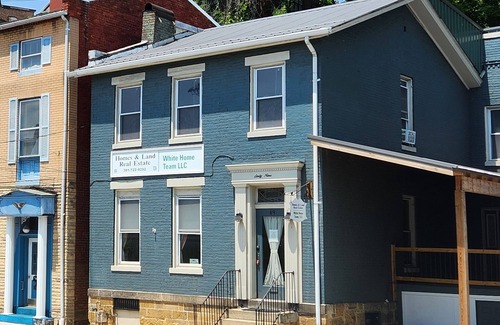 Cumberland Apartamento | Charming 2-bedroom apartment with equipped kitchen and AC, in Cumberland, MD.