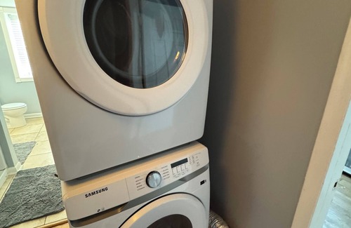 New Castle Apartamento | Charming 2-bedroom apartment in brilliant New Castle with WiFi, AC