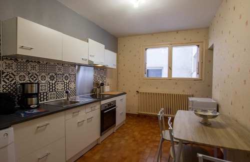 Perigueux Apartamento | Apartamento céntrico en Périgueux con balcón, cocina equipada y Wi-Fi