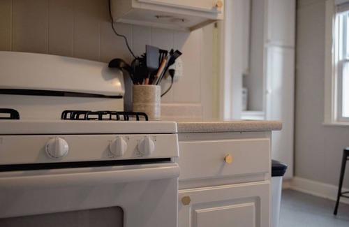 East End Apartamento | Charming 2-bedroom apartment with AC, WiFi in fabulous Portland