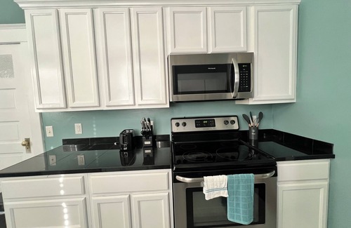 Midtown Apartamento | Charming 2-bedroom apartment in Savannah with AC, WiFi
