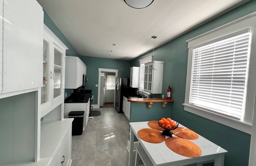 Midtown Apartamento | Charming 2-bedroom apartment in Savannah with AC, WiFi