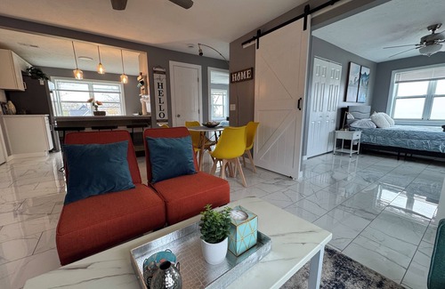 Lorain Apartamento | Charming 2-bedroom apartment with WiFi, AC in delightful Lorain