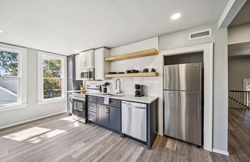 Cherry Street Apartamento | Charming 2-bedroom apartment in fabulous Tulsa with AC