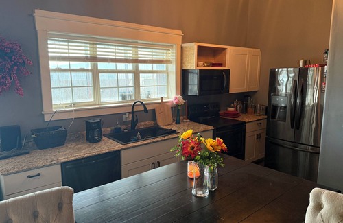 Granbury Casa | Charming 2-bedroom barn in Granbury with AC