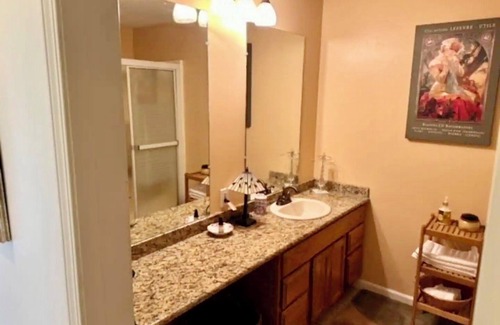 Republic Apartamento | Charming 2-bedroom Basement apartment with WiFi & Private Patio in Republic, Mo