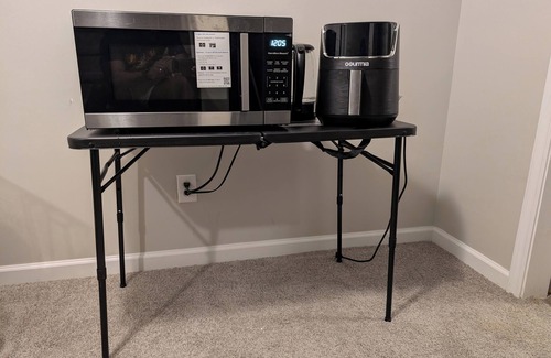 Ellenwood Casa | Charming 2-bedroom basement with WiFi, AC in brilliant Conley