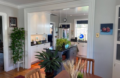 Petaluma Casa | Charming 2 bedroom bungalow walkable to downtown