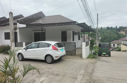Mandaue Casa | Charming 2-bedroom bungalow in Marvelous Mandaue with WiFi, AC