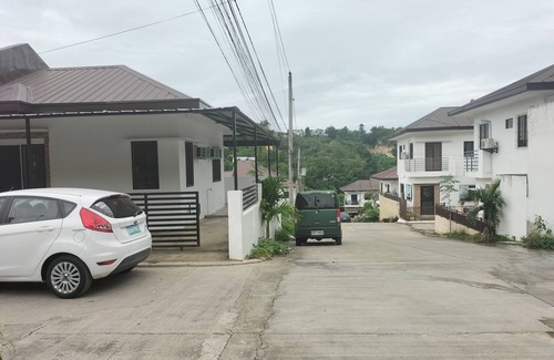 Mandaue Casa | Charming 2-bedroom bungalow in Marvelous Mandaue with WiFi, AC