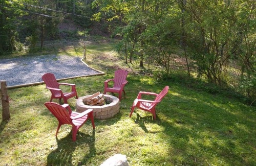 Sylva Casa | Charming 2-bedroom bungalow in Sylva with WiFi, Streaming TV. Near WCU.