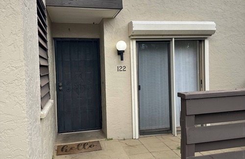Villas Condominio | Charming 2-bedroom condo in fabulous Fort Myers. Close stores and restaurants.