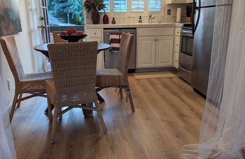 Healdsburg Condominio | Charming 2-bedroom condo in enchanting Healdsburg with WiFi, AC