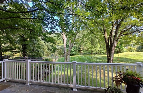 New Canaan Cabaña | Charming 2 Bedroom Cottage in Peaceful New Canaan - Pet Friendly!