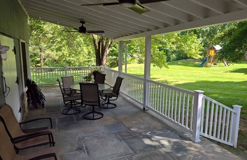 New Canaan Cabaña | Charming 2 Bedroom Cottage in Peaceful New Canaan - Pet Friendly!