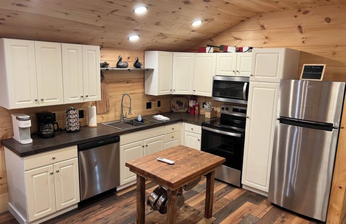 Camp Dix Cabina | Charming 2 Bedroom Cabin in Vanceburg-Your Gateway to Kentucky's Natural Beauty