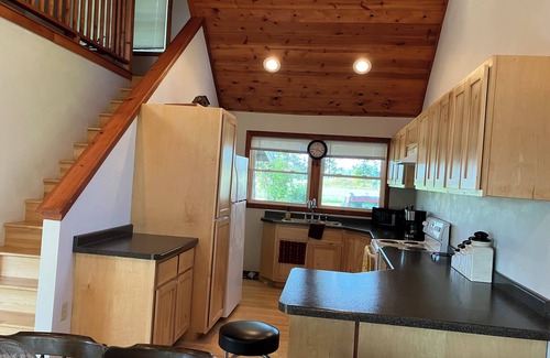 Jim Falls Cabina | Charming 2-bedroom cabin with WiFi, AC in fabulous Bloomer