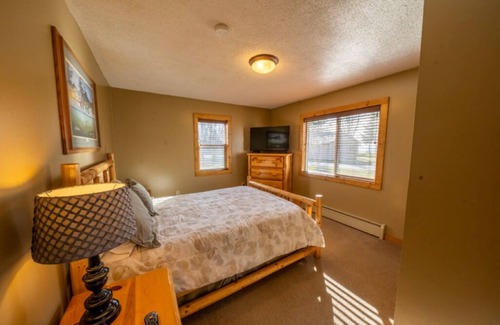 Isle Complejo | Charming 2-bedroom cabin 6 with WiFi, at Mille Lacs Lake; Appeldoorn's Resort