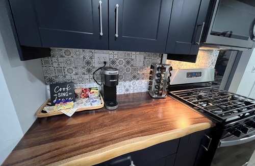 Flat Rock Condominio | Charming 2-bedroom condo in fantastic Flat Rock with WiFi, AC