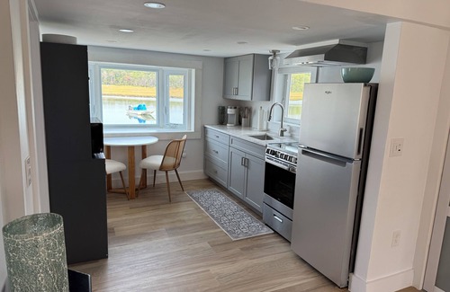 Kennebunk Cabaña | Charming 2-bedroom cottage in Kennebunk with AC and deck.