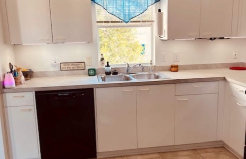 Silver Lake Casa | Charming 2-bedroom Corpus Christi house Silver Lake w/Golf Cart