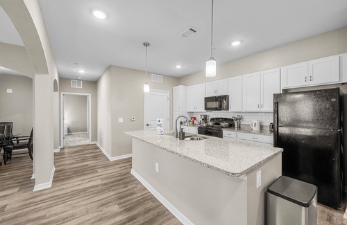 Melbourne Condominio | Charming 2-bedroom condo with fitness room and AC in Melbourne