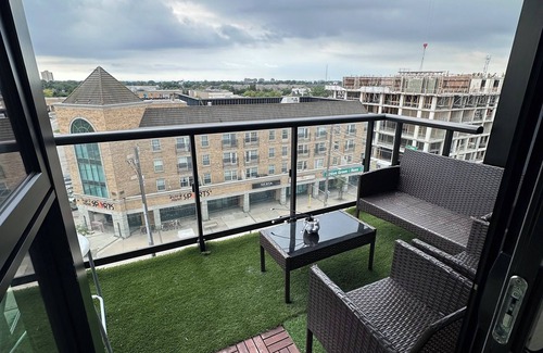 The Queensway Condominio | Charming 2-bedroom condo in beautiful Toronto with AC, WiFi
