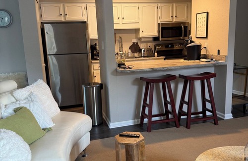 Elkhart Condominio | Charming 2-bedroom condo in Elkhart-Great for ND home games-Peaceful Location.