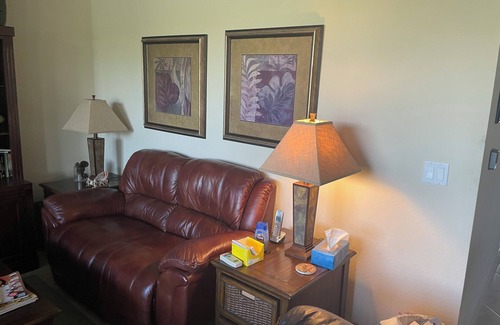 Naples Condominio | Charming 2-bedroom condo with WiFi, fitness room in nice Naples. Golf available.