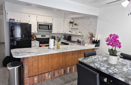 Tulsa Condominio | Charming 2-bedroom condo in Tulsa. Close to YMCA, park, hospitals and highways!