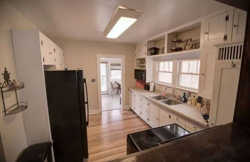 Meridian Casa | ✮ Charming 2-bedroom Cottage in Oldtown Meridian ✮
