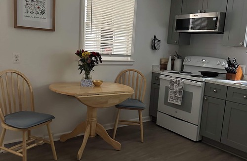 Durham Cabaña | Charming 2-bedroom cottage located on a beautiful property. AC, Wifi, & laundry