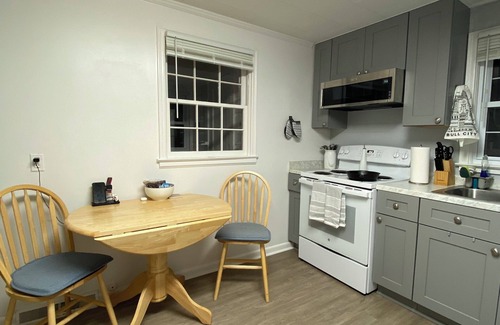 Durham Cabaña | Charming 2-bedroom cottage located on a beautiful property. AC, Wifi, & laundry